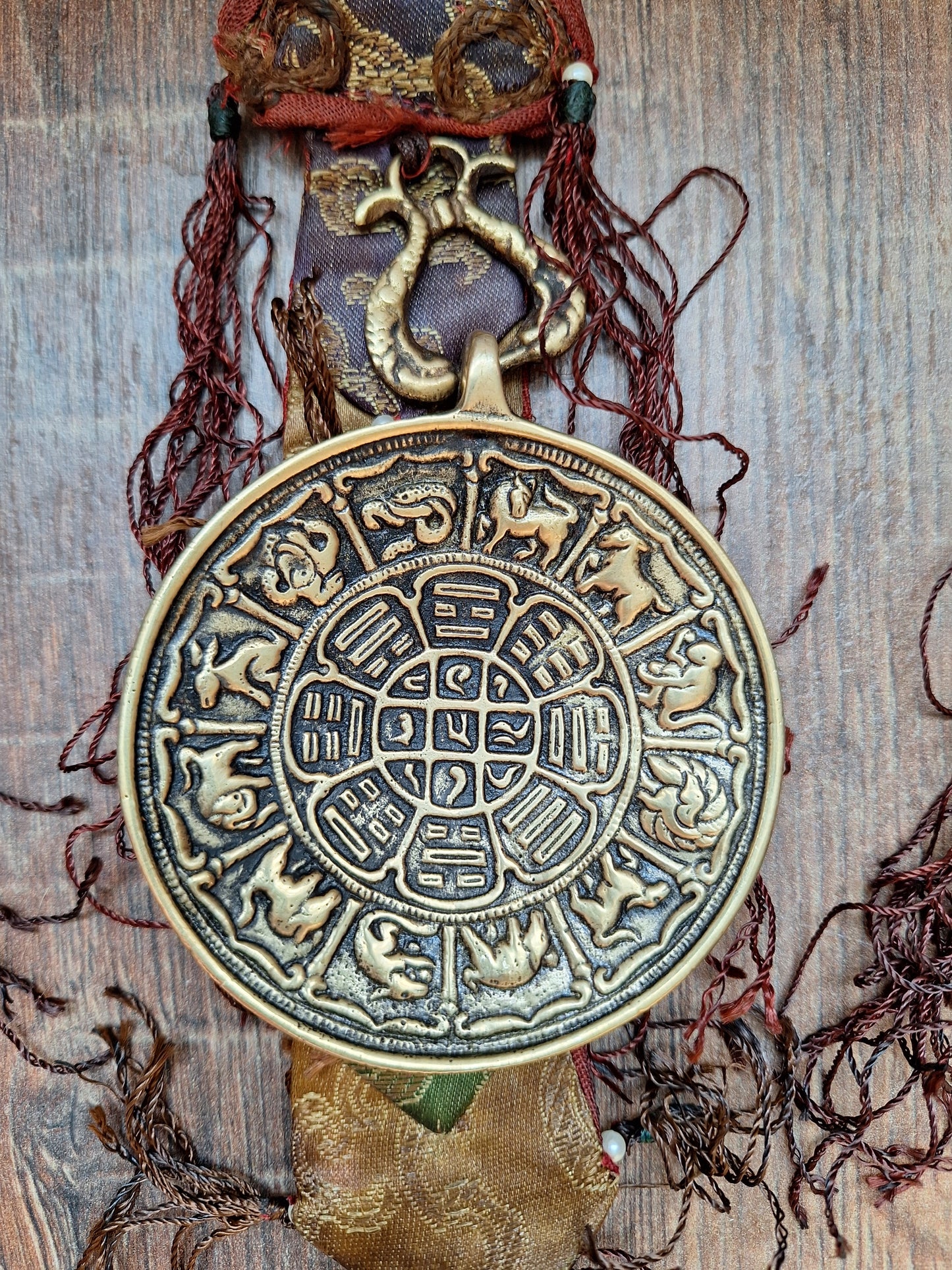 Vintage Tibetan amulet wallhanger with melong Si Pa Ho 85 millimeters