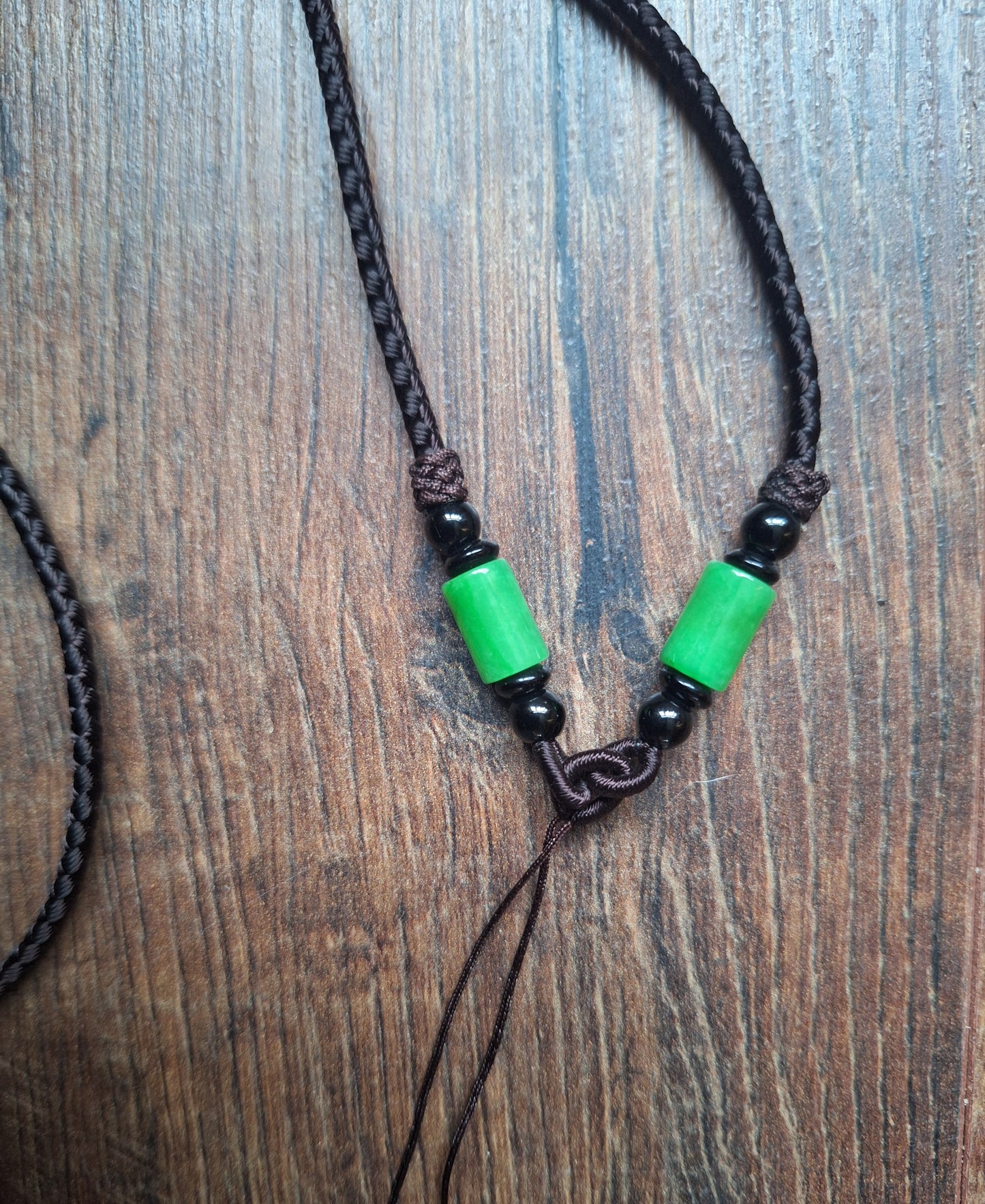 Amulet cord brown with jade beads
