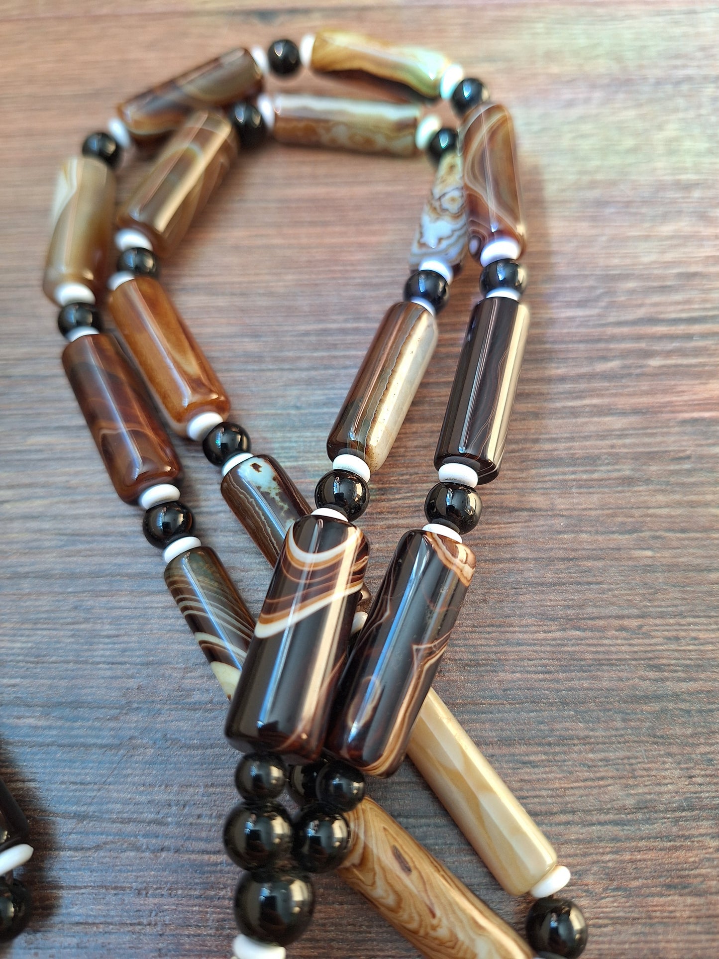 Agate bead necklace