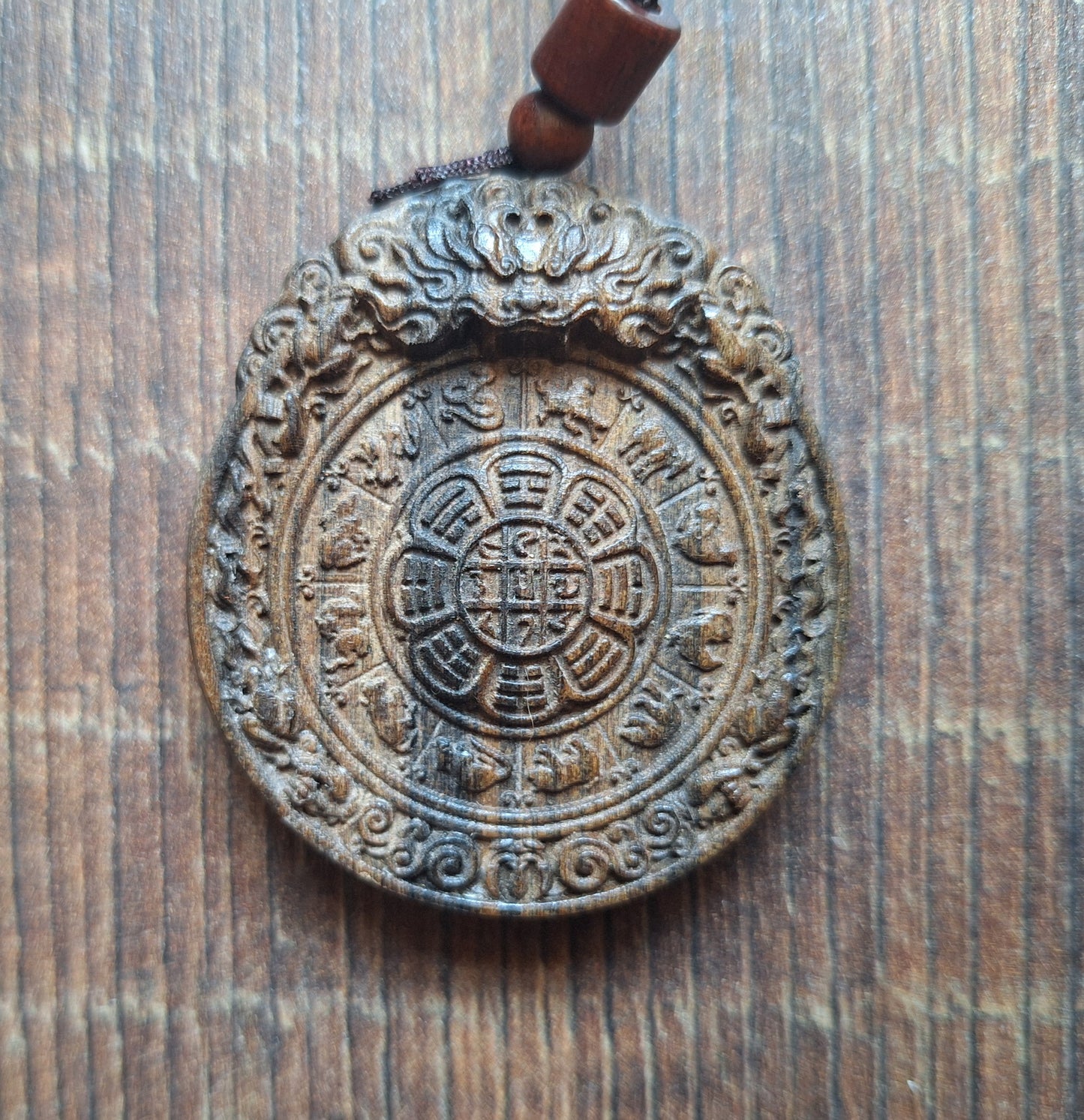Necklace with wooden pendant Si Pa Ho
