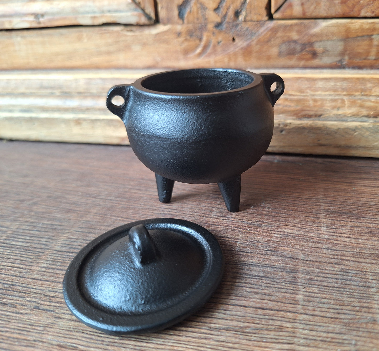 Cast iron mini cauldron
