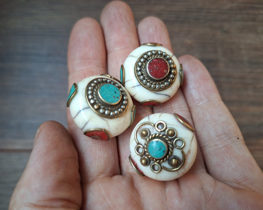 Tibetan conch shell beads