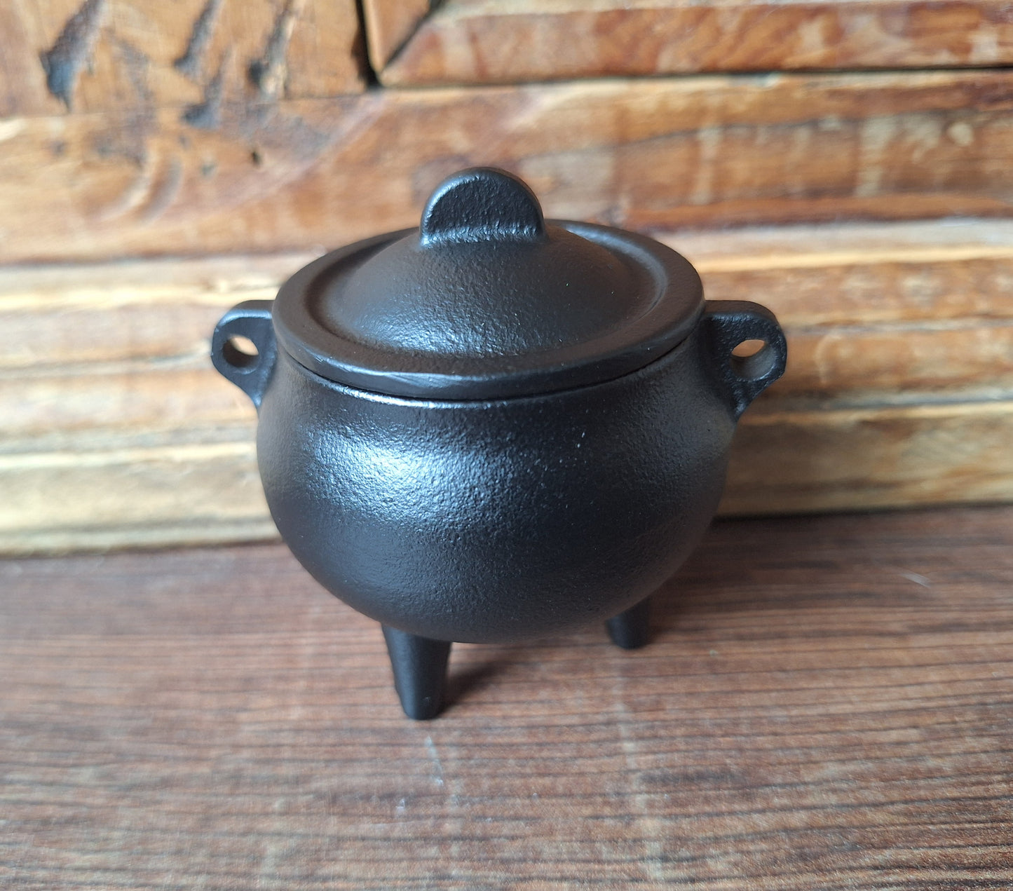 Cast iron mini cauldron