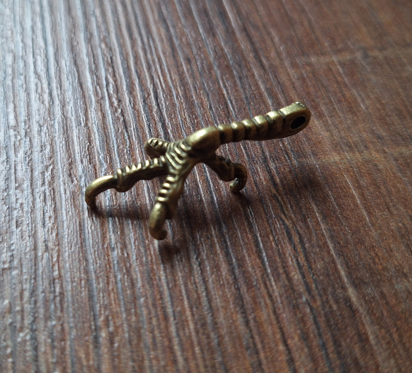 Pendant crow claw