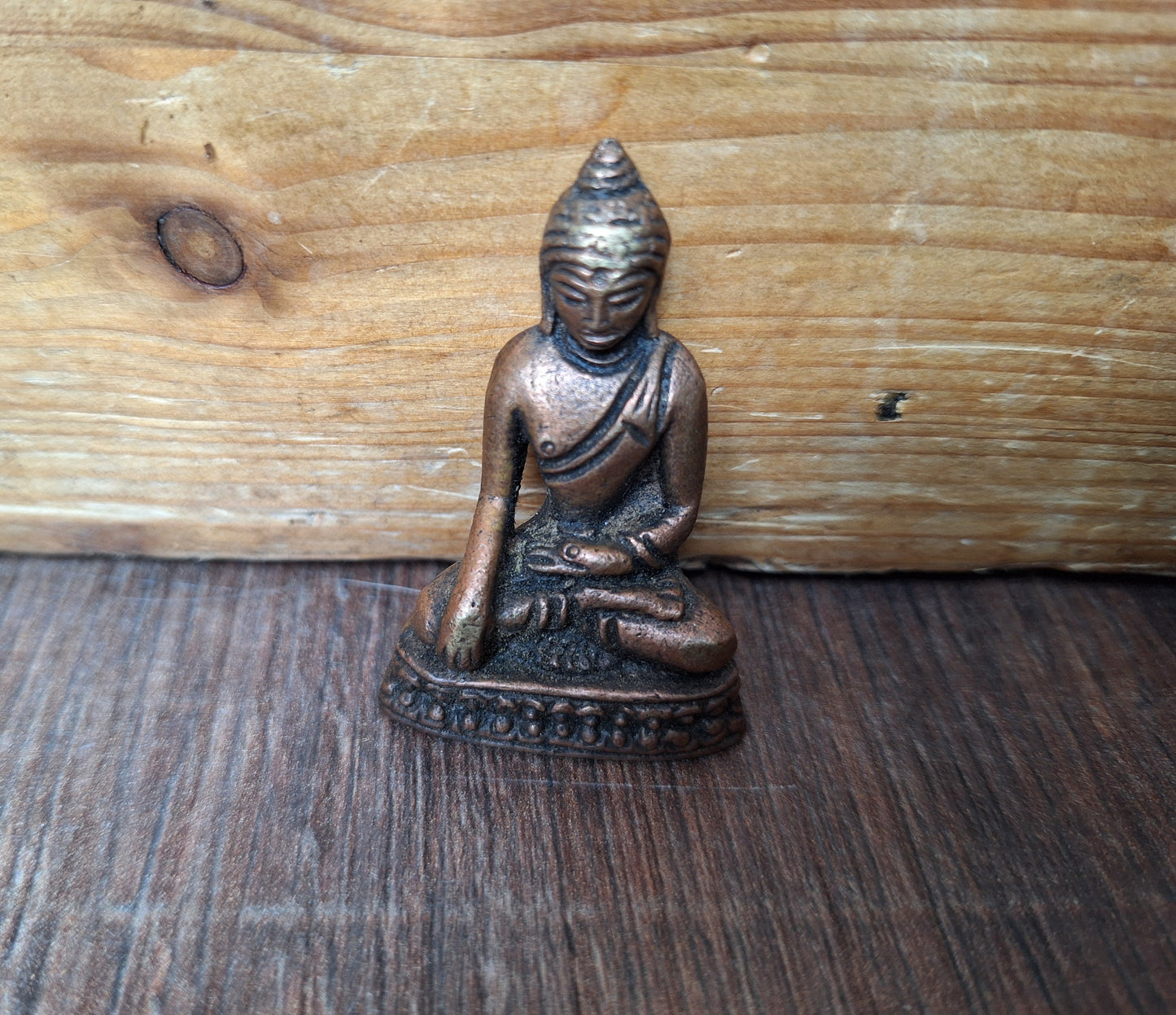 Old small bronze Shakyamuni Buddha figurine