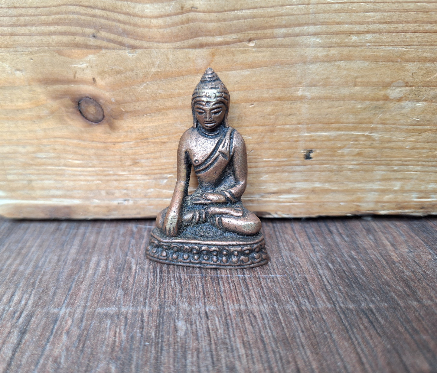 Old small bronze Shakyamuni Buddha figurine