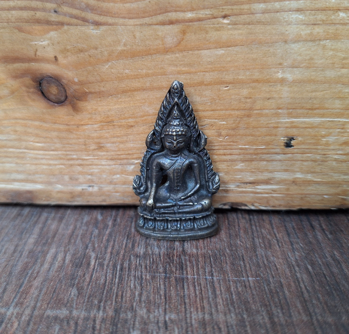 Small bronze Shakyamuni Buddha figurine