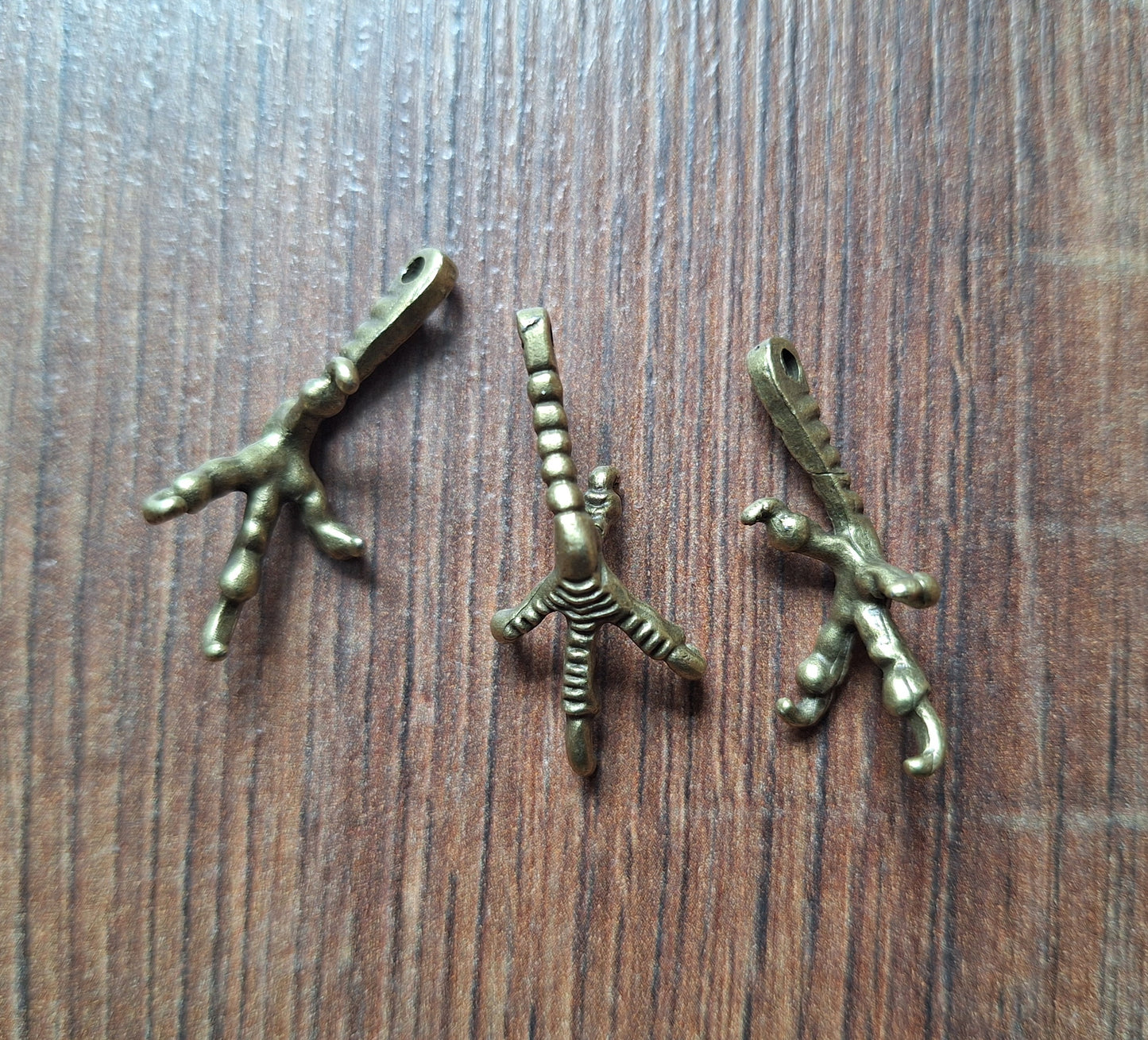 Pendant crow claw