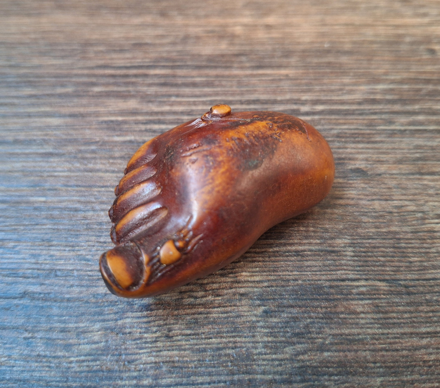Resin netsuke pendant foot with spiders