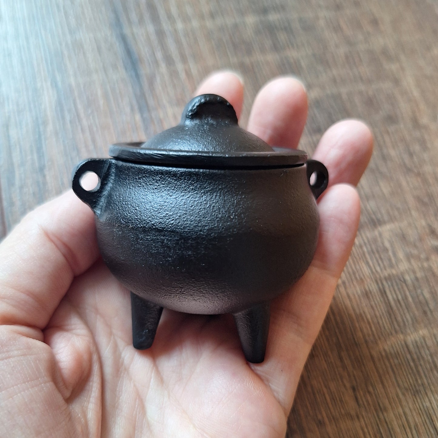 Cast iron mini cauldron
