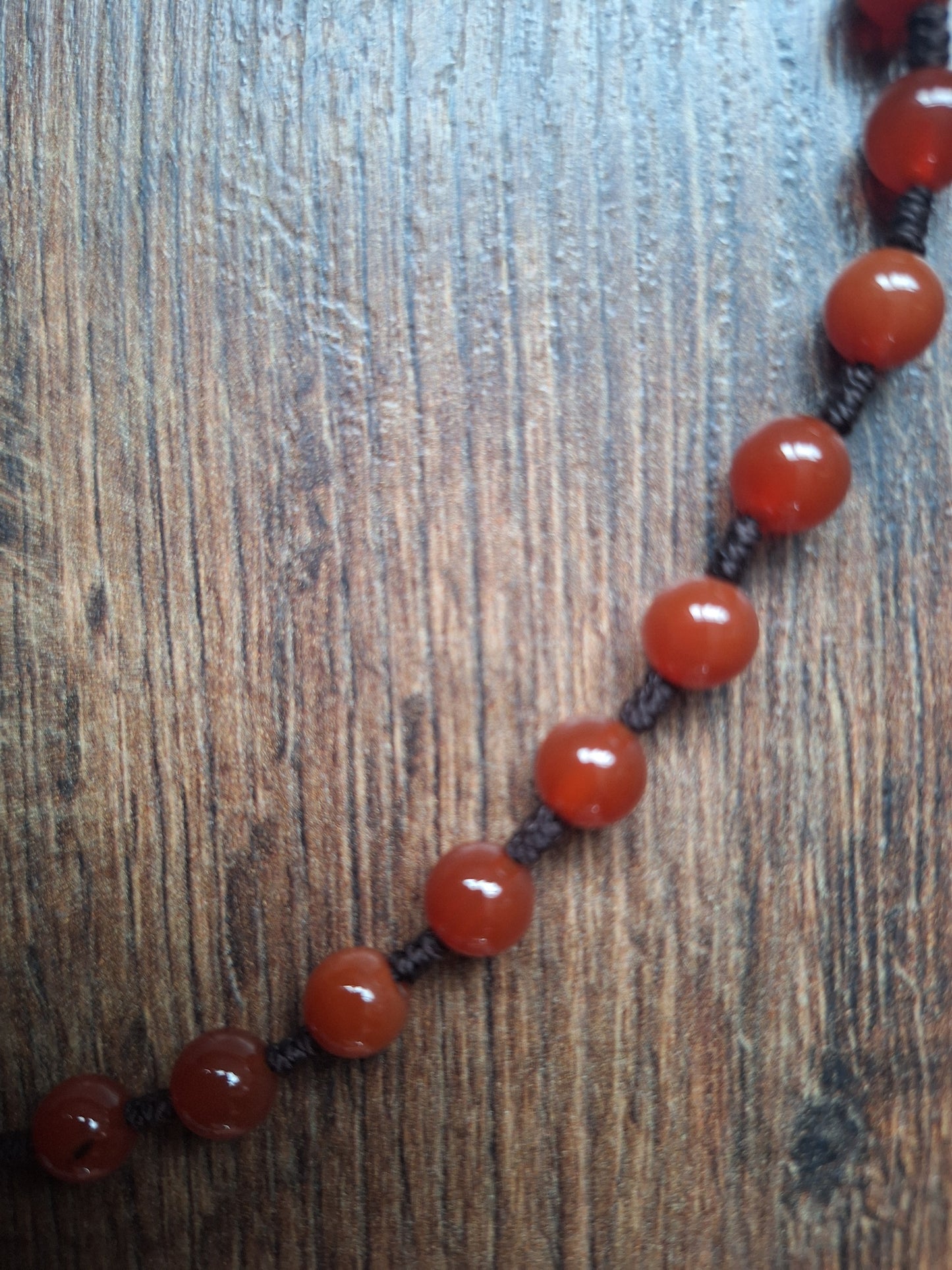 Amulet cord with carnelion beads