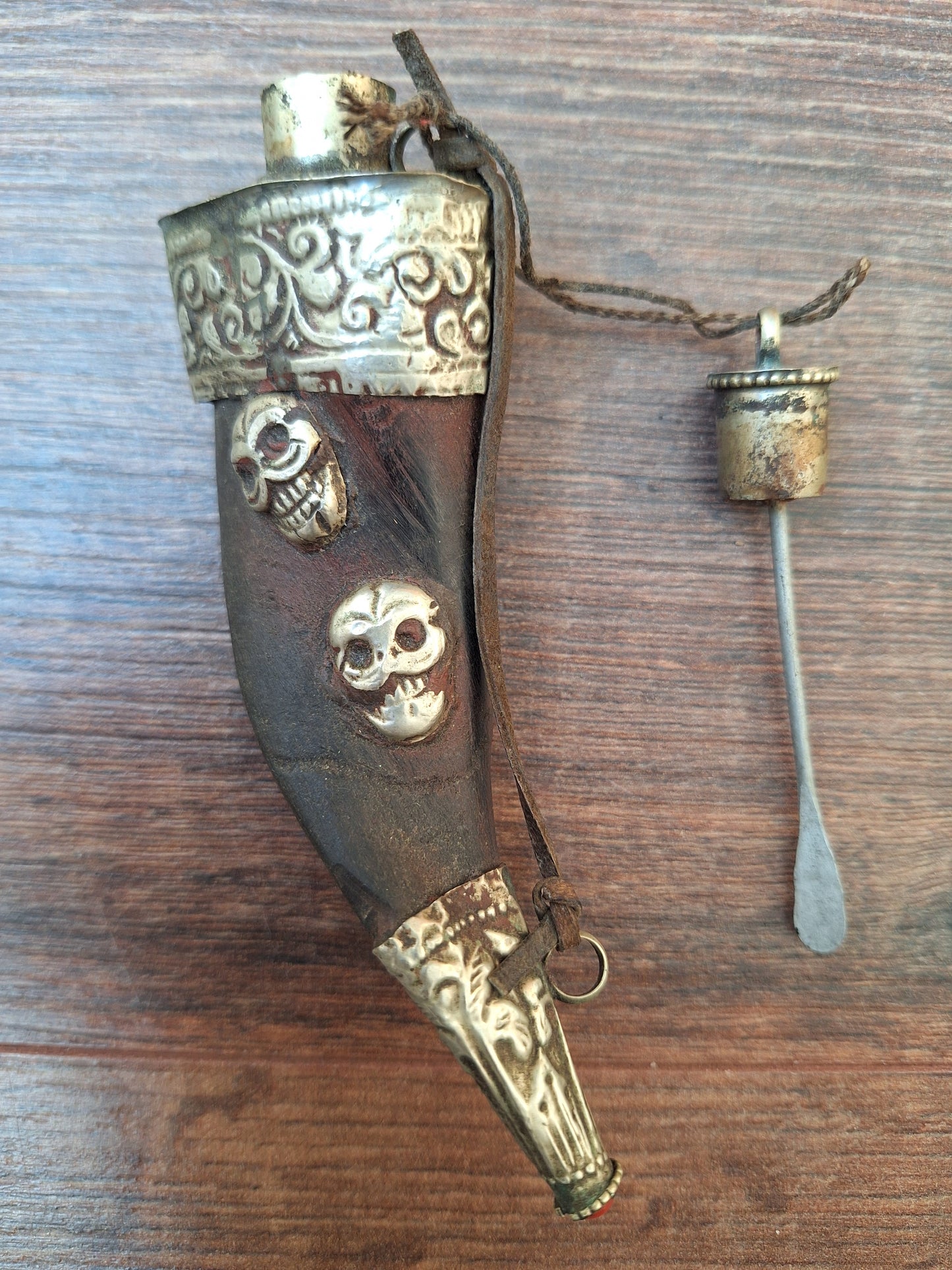 Vintage Tibetan cow horn snuff bottle