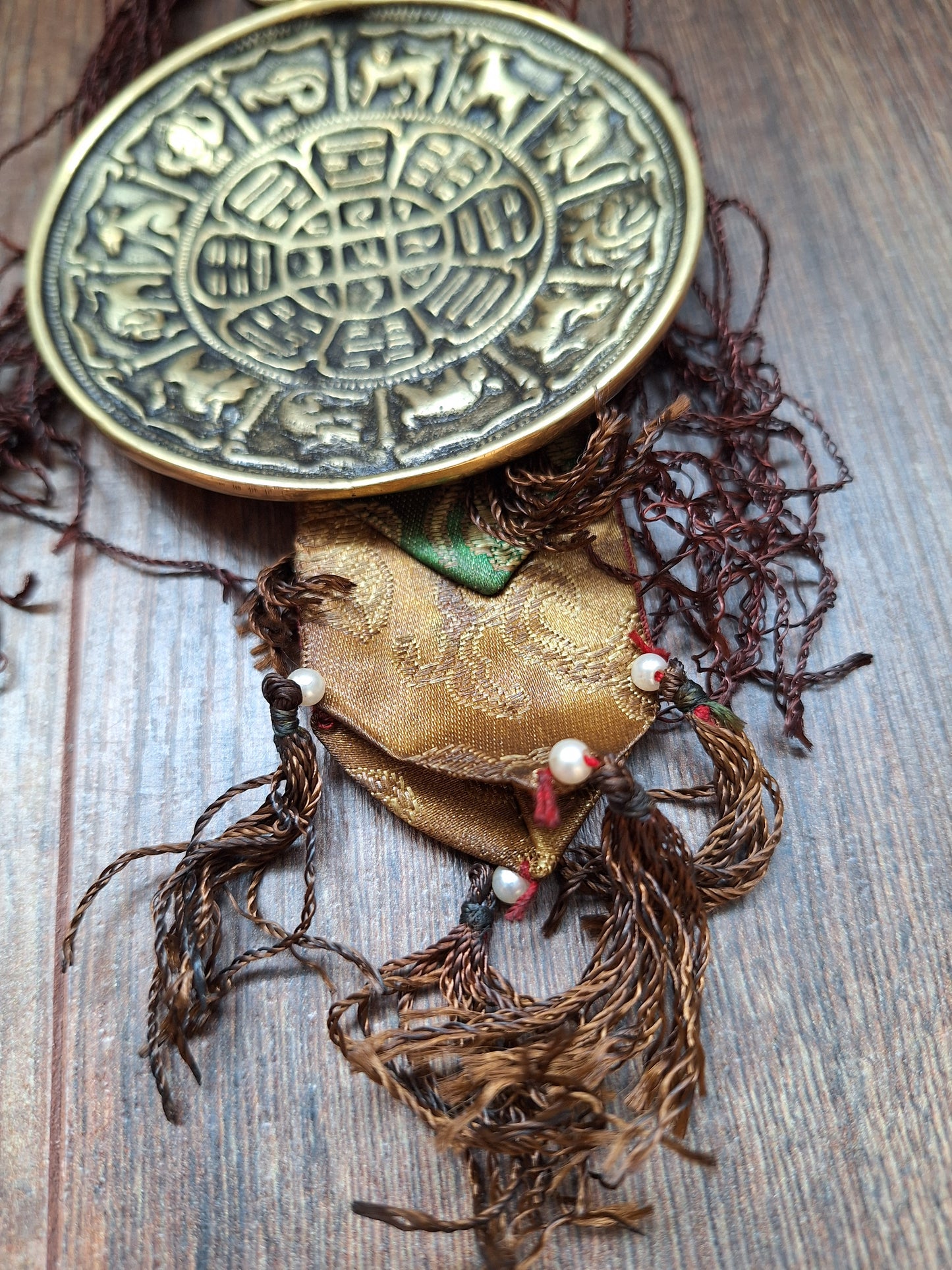 Vintage Tibetan amulet wallhanger with melong Si Pa Ho 85 millimeters
