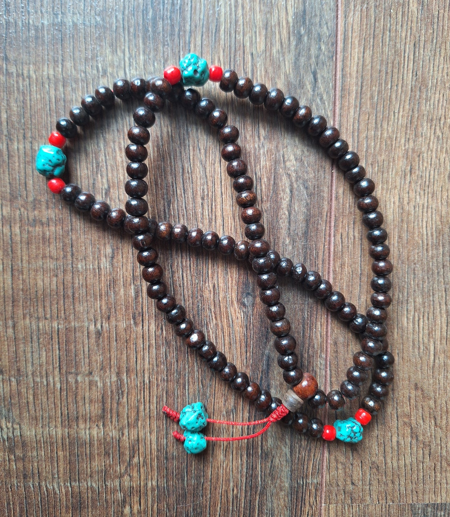 Tibetan rosewood and howlite mala