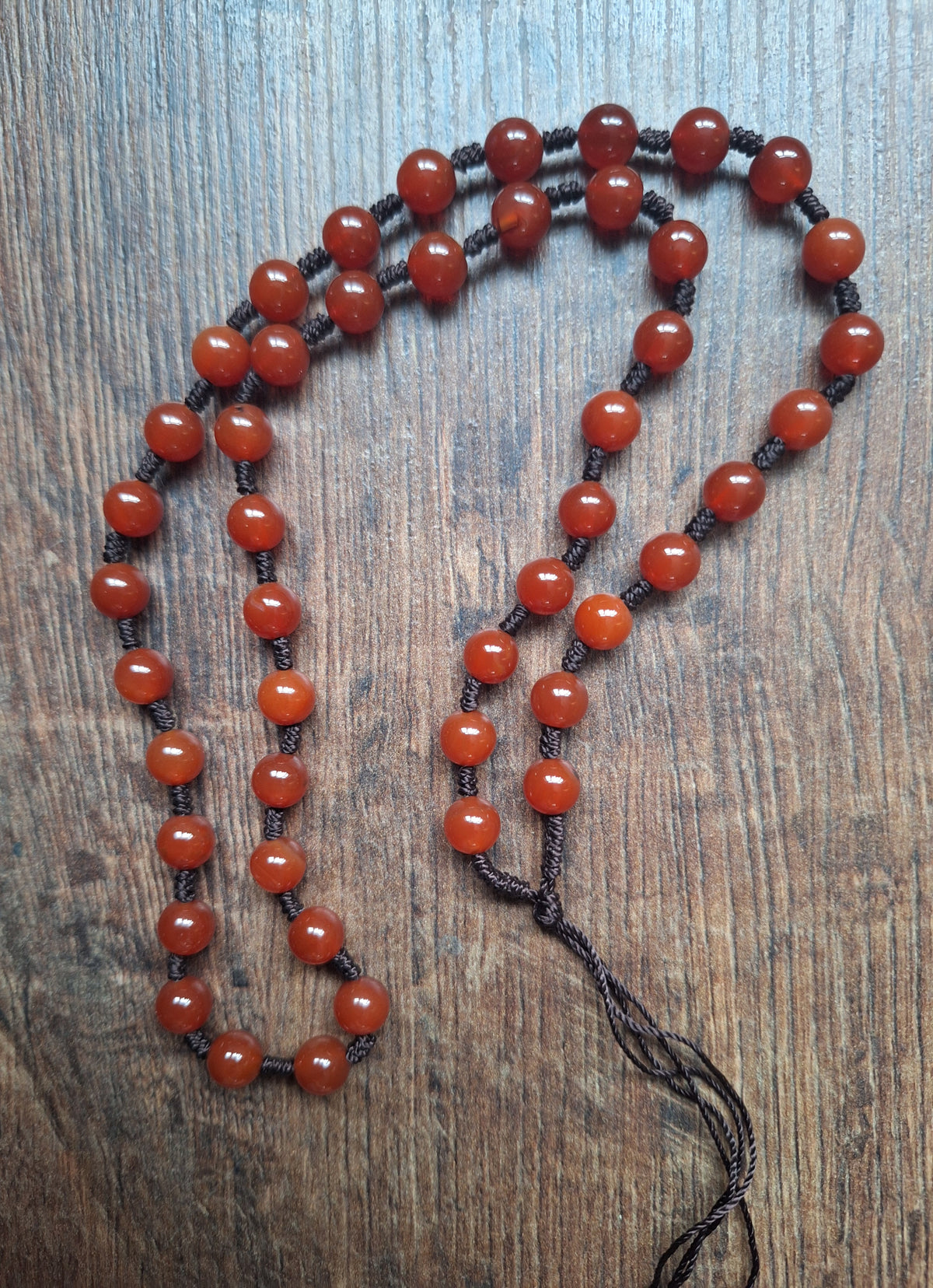 Amulet cord with carnelion beads