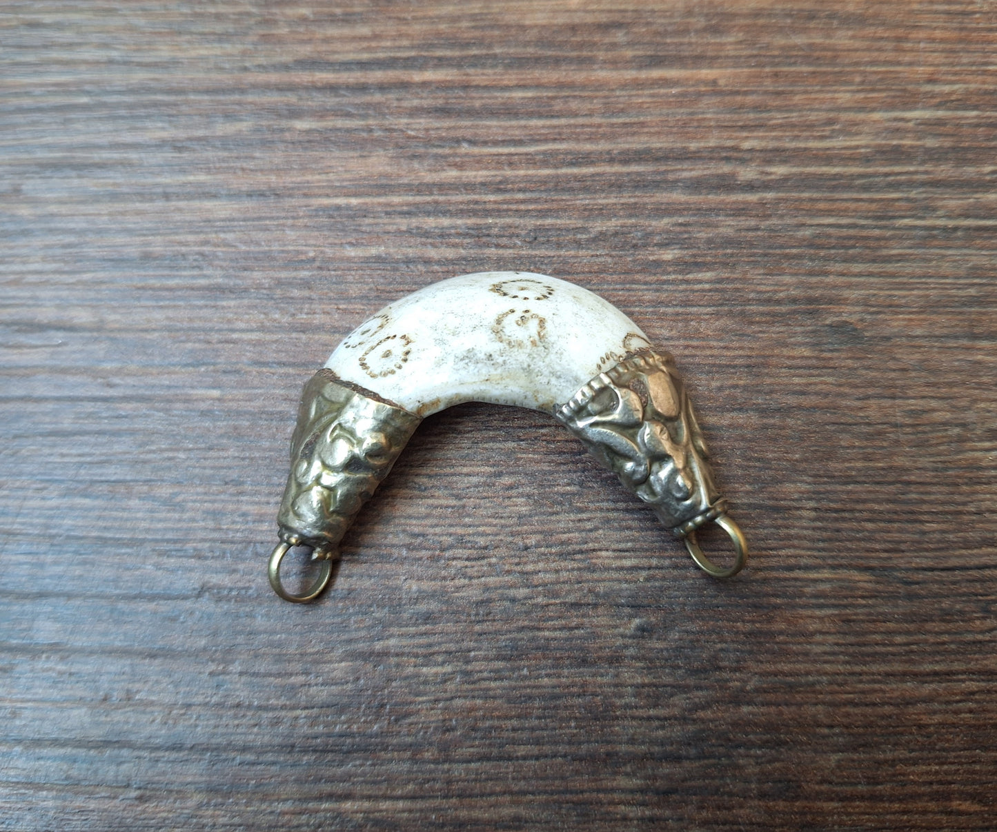 Old Tibetan conch shell pendant