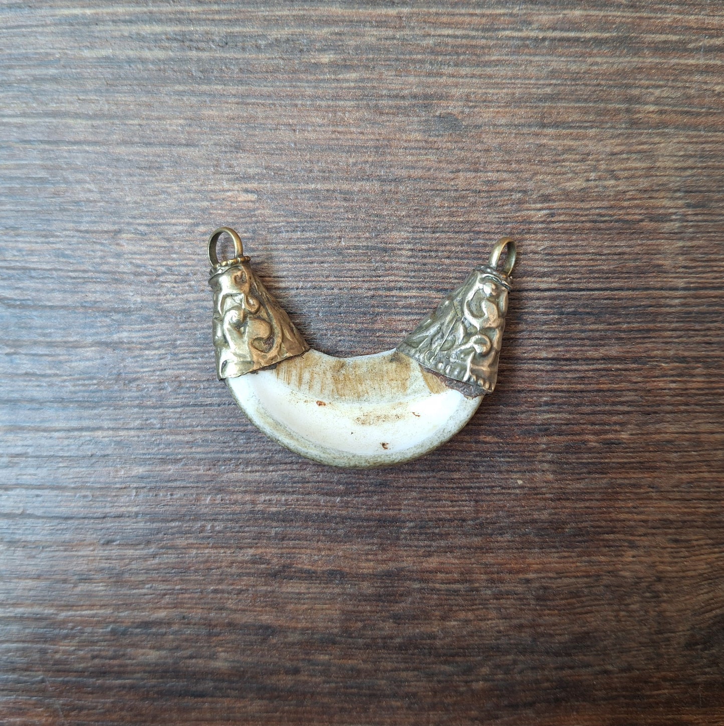 Old Tibetan conch shell pendant