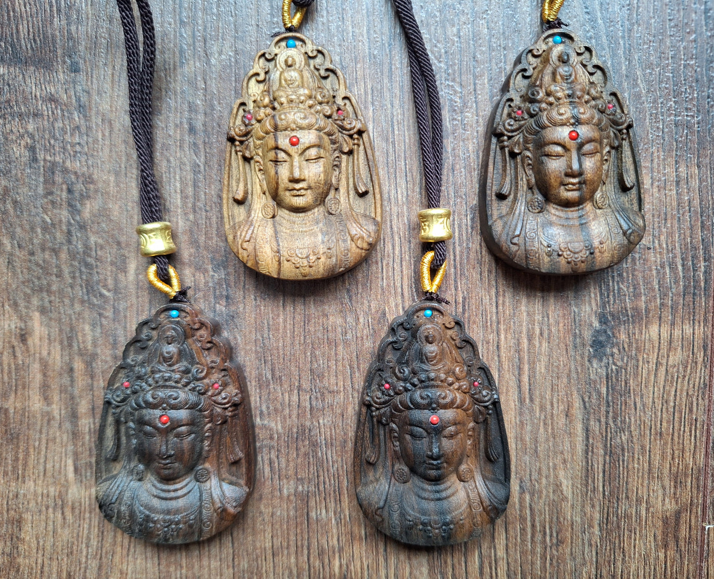 Necklace with wooden pendant Guanyin