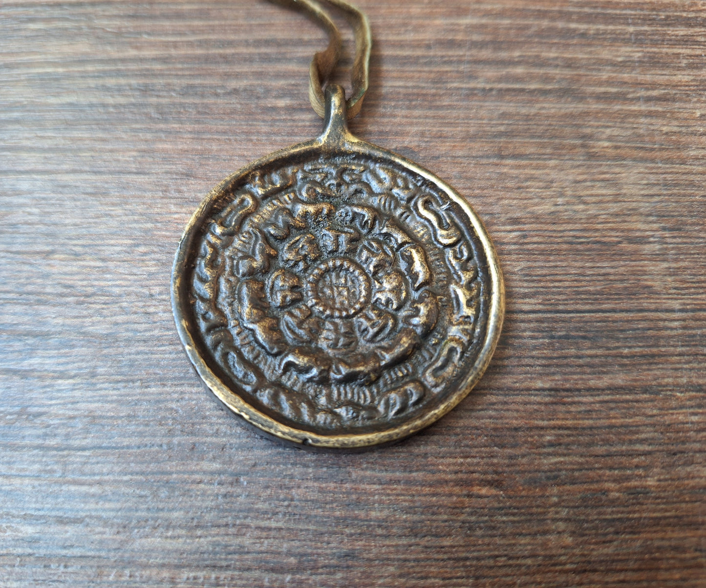 Old Nepalese melong Auspicious Symbols and Si Pa Ho 46 millimeters