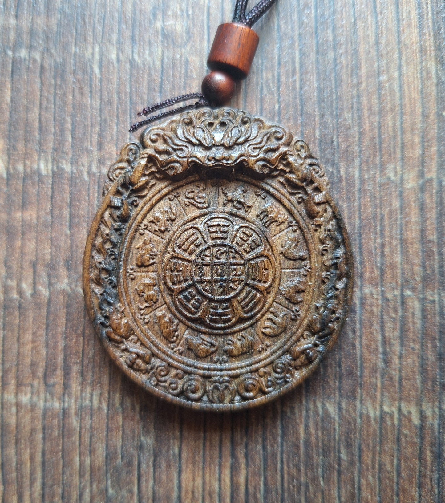 Necklace with wooden pendant Si Pa Ho