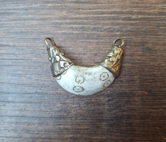 Old Tibetan conch shell pendant