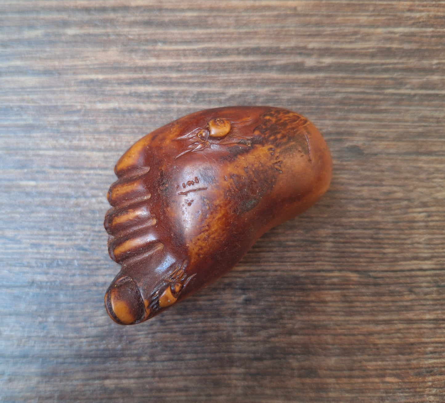 Resin netsuke pendant foot with spiders