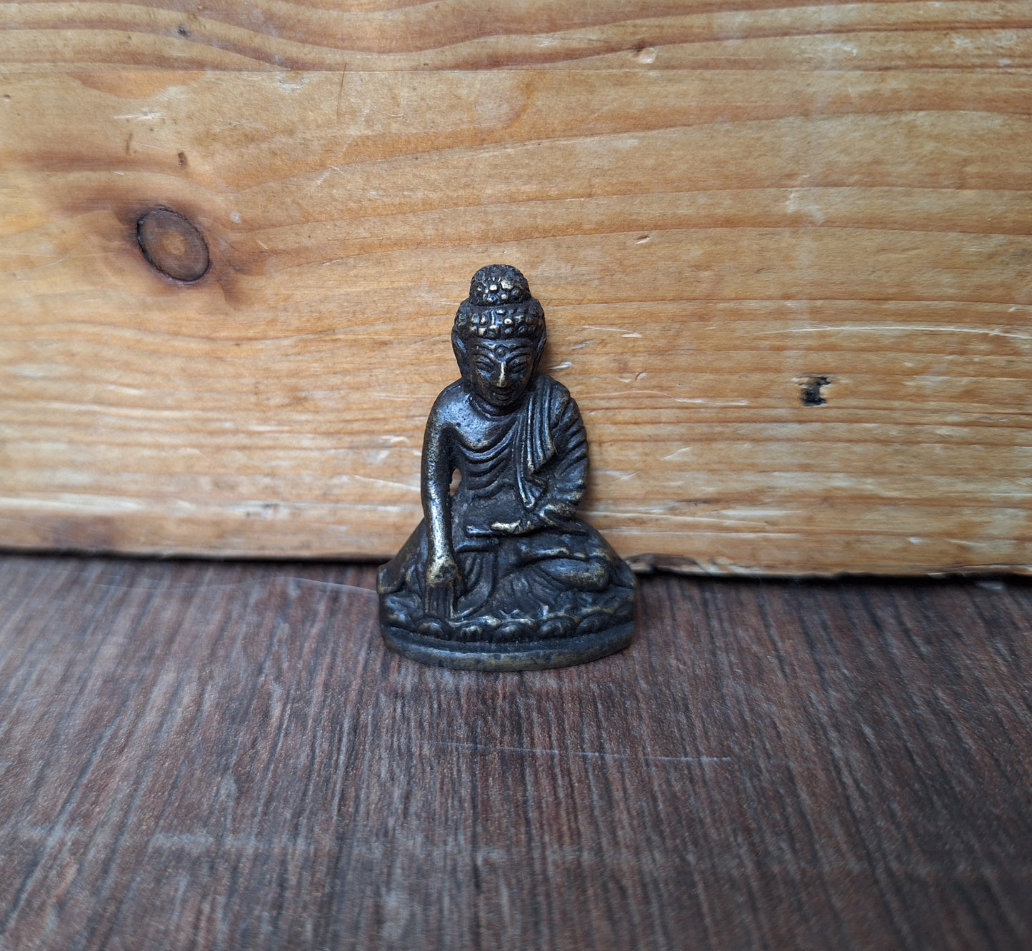Vintage small bronze Shakyamuni Buddha figurine