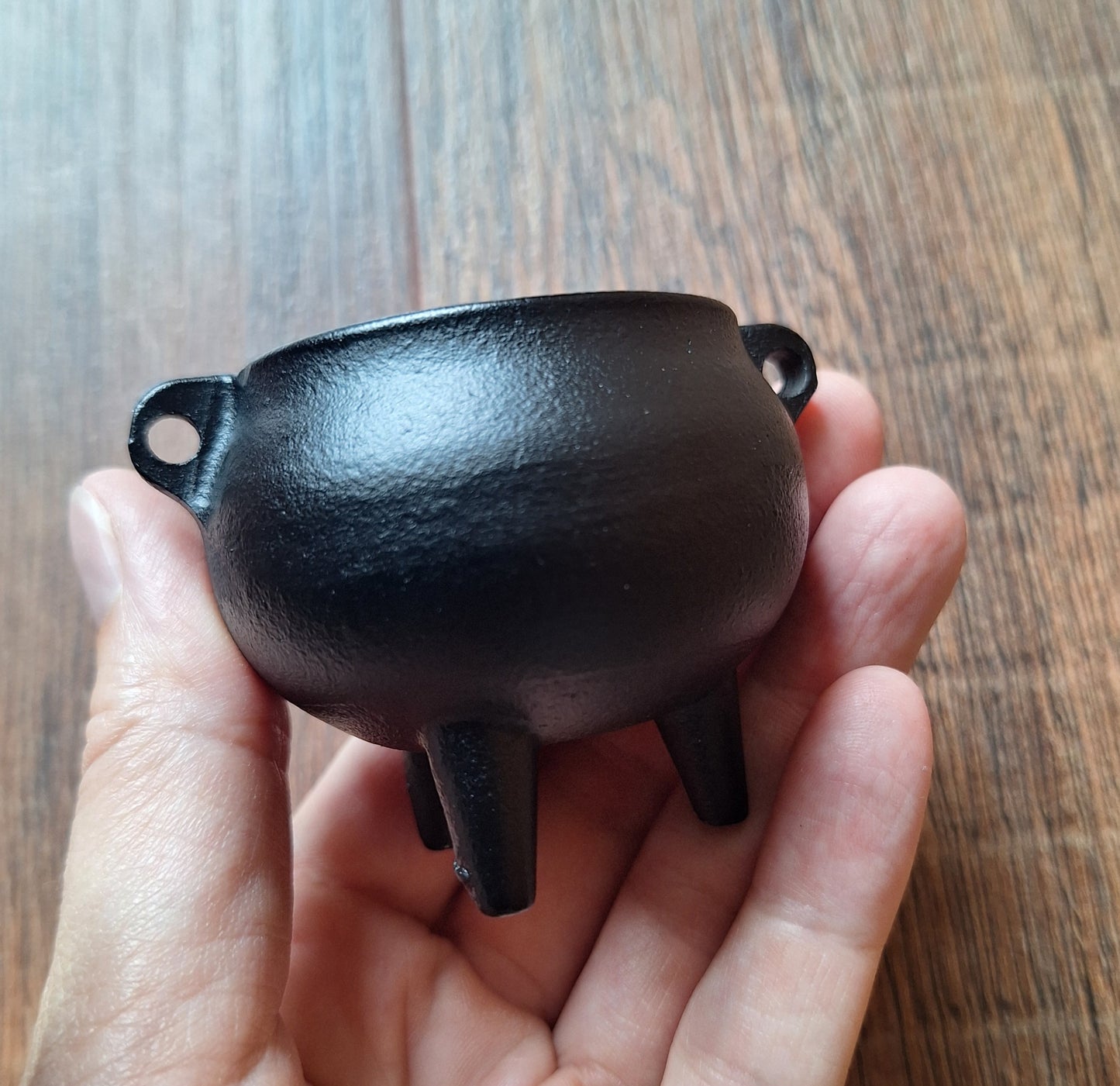 Cast iron mini cauldron